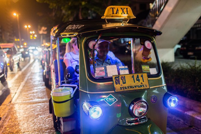 Bangkok by Night: Temples, Markets and Food Tuk-Tuk Tour - The first ride through Thonburi