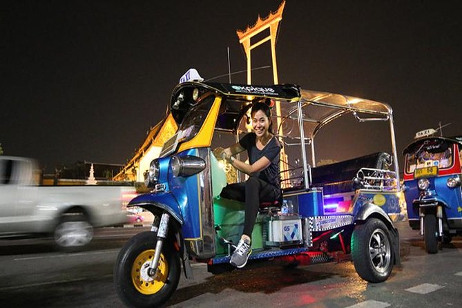 Bangkok by Night Tuk Tuk Tour: Markets, Temples & Food - Guides can shape the whole evening