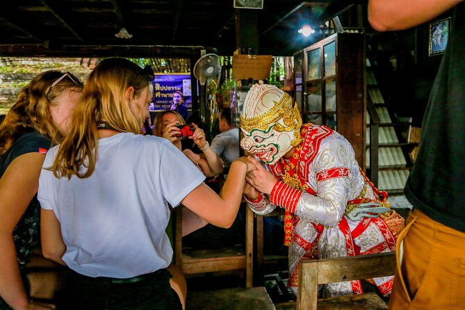 Bangkok Canal Tour by Boat and Bike - Wat Kalayanamit and the largest seated Buddha