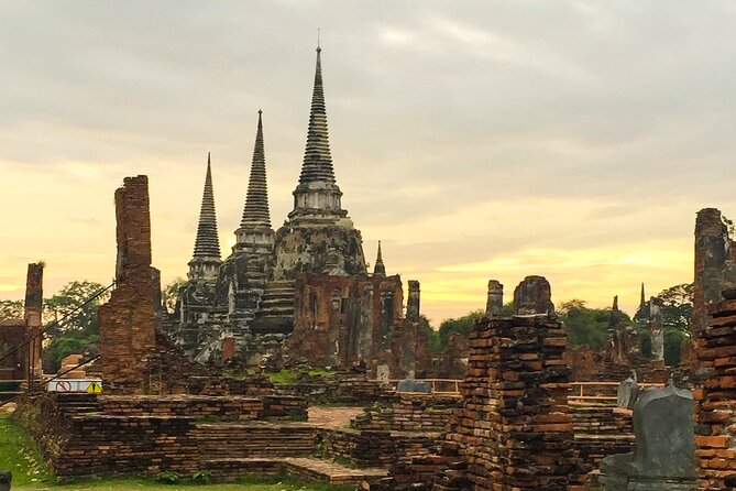 Bangkok Canal Tour by long tail boat, Wat Arun and Wat Pho - Pak Khlong Talat, Bangkok’s flower market