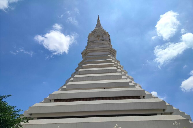 Bangkok Canal Tour: Chaophraya River and Wat Arun - Wat Arun and the extra THB200 decision