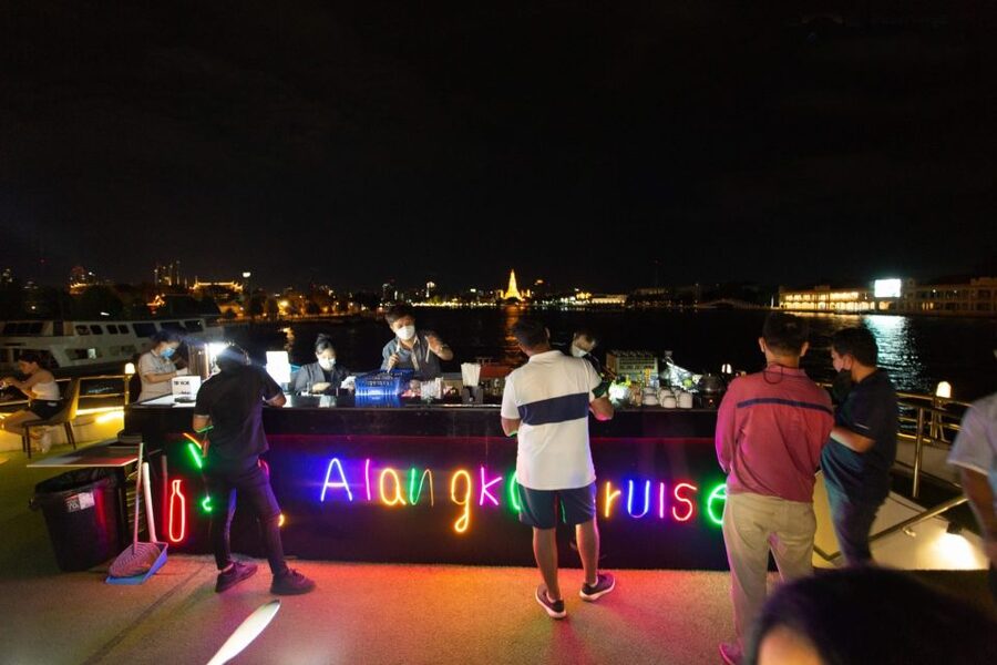 Bangkok: Chao Phraya Alangka Cruise at Icon Siam - Starting the evening at ICONSIAM Pier 4