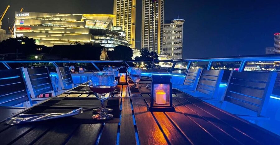 Bangkok: Chao Phraya River Buffet Dinner Cruise - Starting at ICON Siam on the Chao Phraya