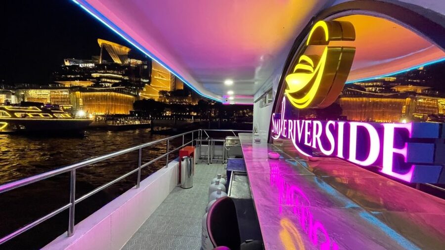 Bangkok: Chao Phraya River Buffet Dinner Cruise - Live music and the dancing hour