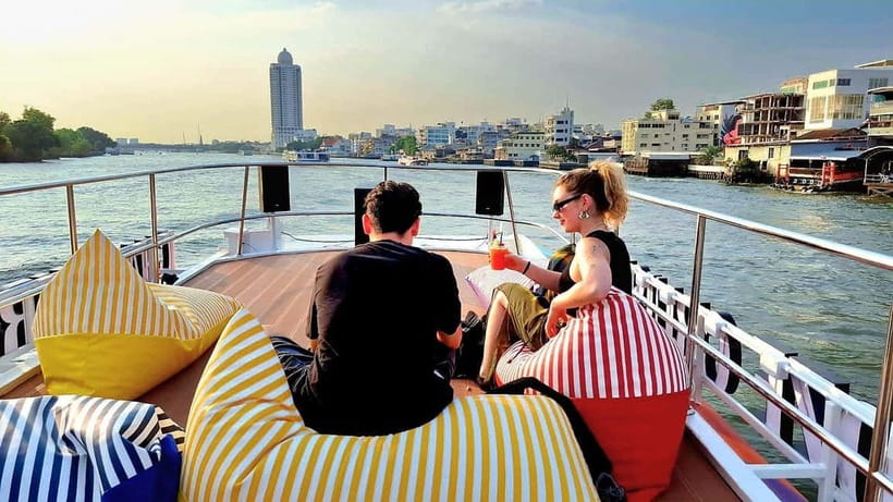 Bangkok : Chaophraya Booze Cruise – Drinks Onboard - Music, breeze, and a relaxed onboard mood