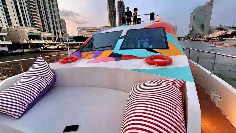 Bangkok : Chaophraya Booze Cruise – Drinks Onboard - How this compares with a Bangkok dinner cruise