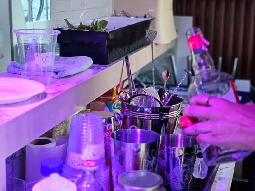 Bangkok : Chaophraya Booze Cruise – Drinks Onboard - Who will enjoy this cruise most