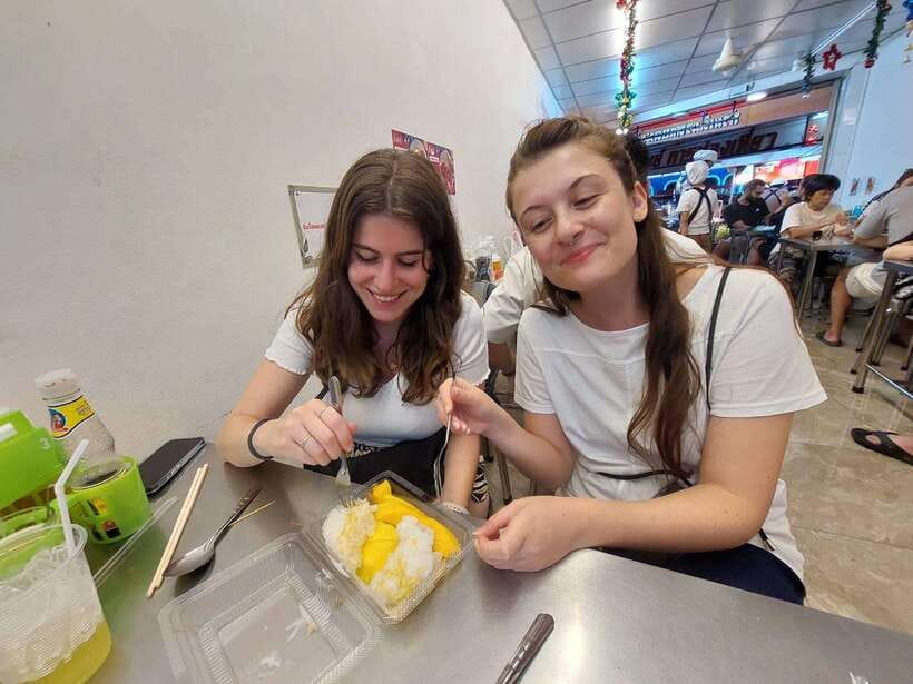 Bangkok: Chinatown Food Tour with Michelin Food Stalls - Who should book this food walk