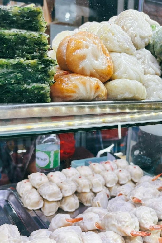 Bangkok: Chinatown Street Food - Private Tour - Walking Yaowarat Road after dark