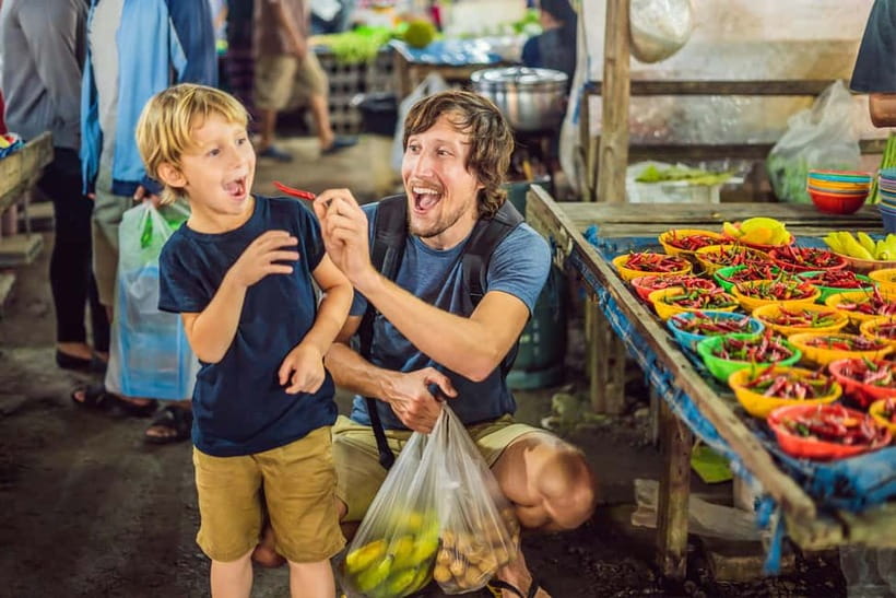 Bangkok: Chinatown & Taladnoi Street Art Guided Walking Tour - Markets, incense, and the Tian Fah Foundation Hospital