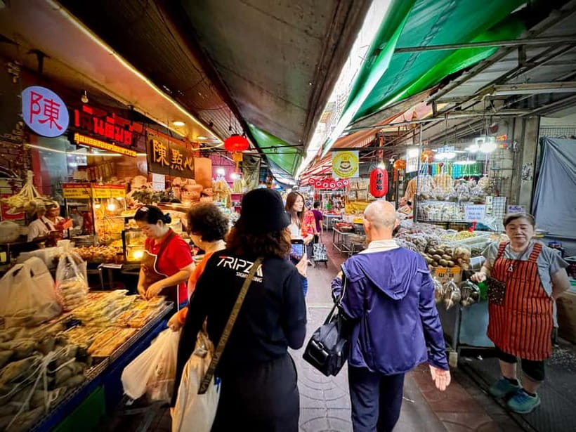 Bangkok: Chinatown & Taladnoi Street Art Guided Walking Tour - The Golden Buddha at Wat Traimit