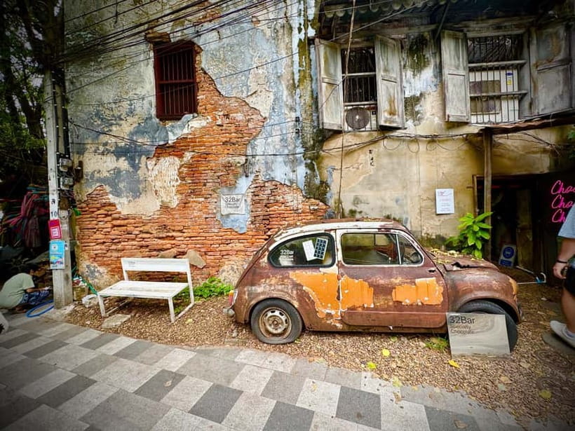 Bangkok: Chinatown & Taladnoi Street Art Guided Walking Tour - Finishing at River City Bangkok