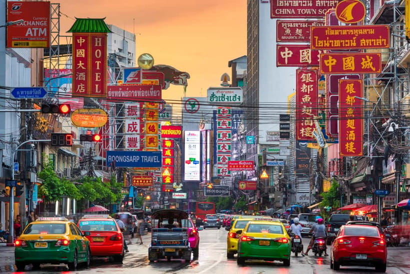 Bangkok: Chinatown & Taladnoi Street Art Guided Walking Tour - Starting at Wat Mangkon and entering Yaowarat