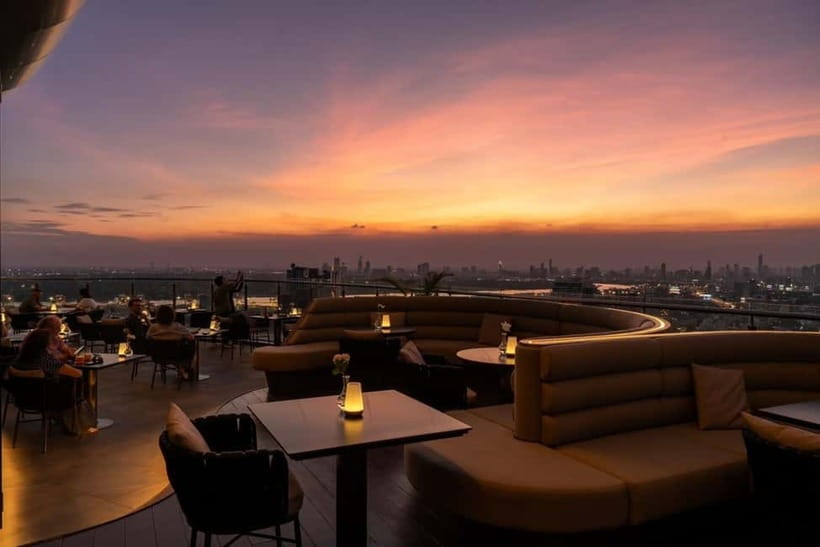 Bangkok: Cielo Sky Bar & Restaurant Rooftop - Service and atmosphere