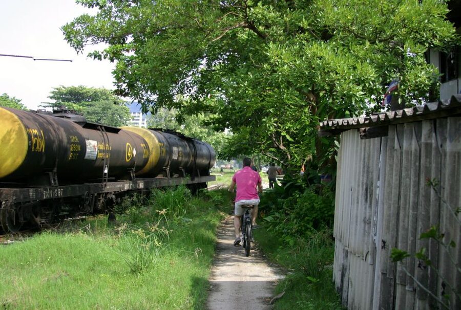 Bangkok: City Culture half-day Bike Tour - A local lunch ends the ride
