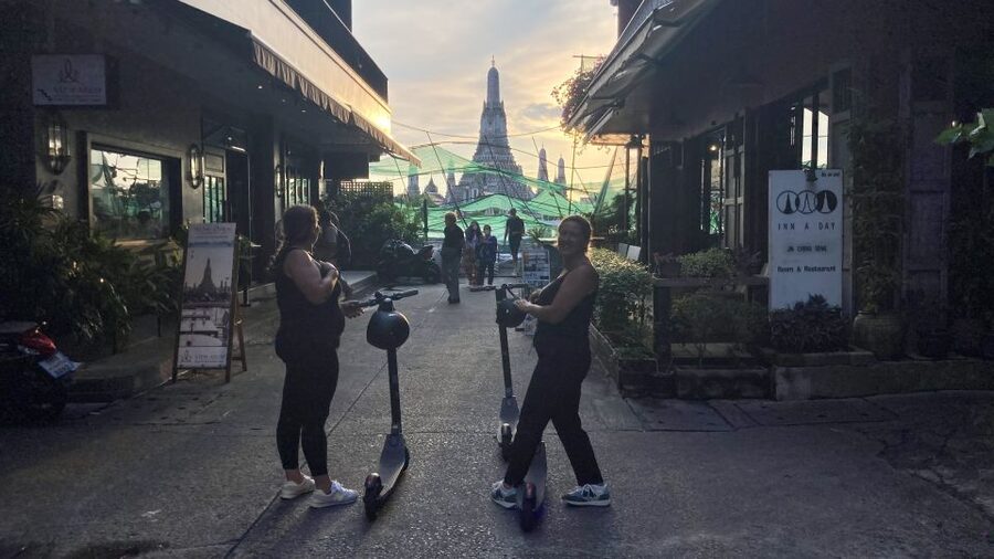 Bangkok: City Highlights Electric Scooter Tour - Wat Ratchanatdaram and the metal-spired skyline