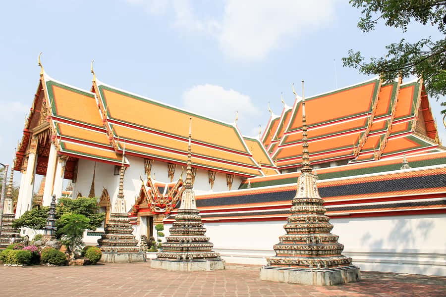 Bangkok: City Highlights Temple and Market Walking Tour - Timing, walking, and comfort