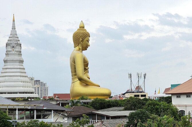 Bangkok City Tour with Guided Temple Visits and Shared Transfers - What the guide adds to the visit