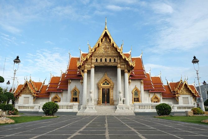 Bangkok Combo: Tuk Tuk App Pass, Chao Phraya Boat & E-sim - Sukhumvit: shopping and city nightlife
