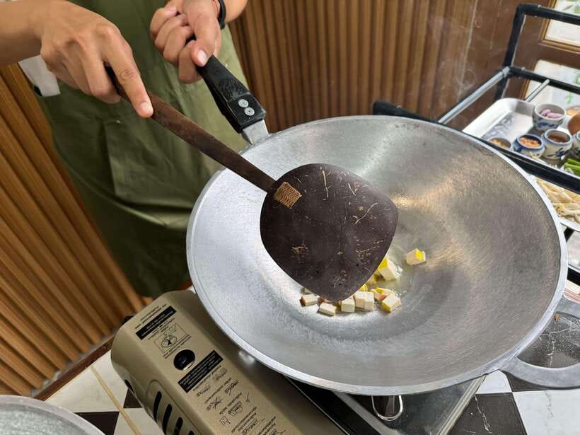 Bangkok Cooking Class : Traditional Thai dishes&Market Trip - Key points at a glance