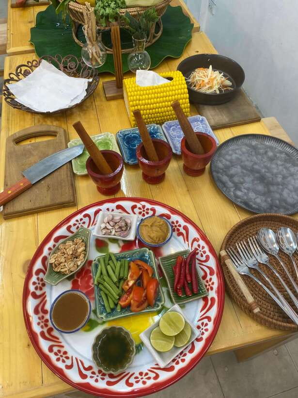 Bangkok Cooking Class : Traditional Thai dishes&Market Trip - What the three-hour class feels like