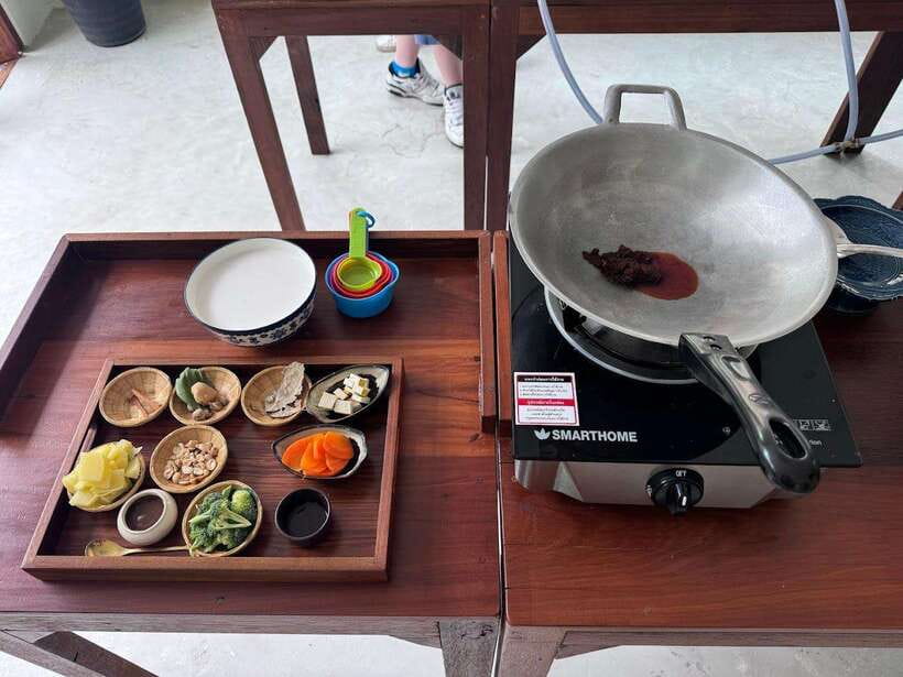 Bangkok: Cooking Class + Tuk Tuk Ride + Market Tour - A clean kitchen built for hands-on work