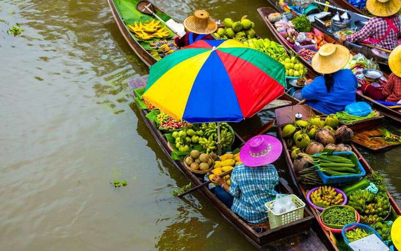 Bangkok: Damnoen Saduak and Train Market with Boat Ride - Maeklong Railway Market and the train question