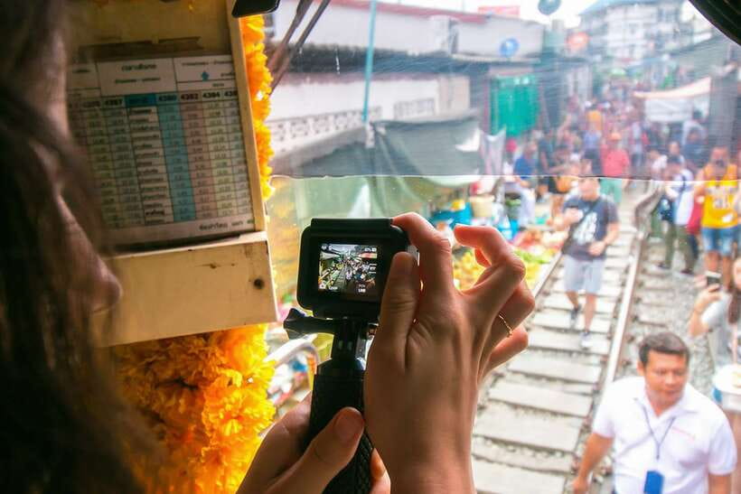 Bangkok: Damnoen Saduak Market and Maeklong Railway Market - Comfort, heat, and mobility