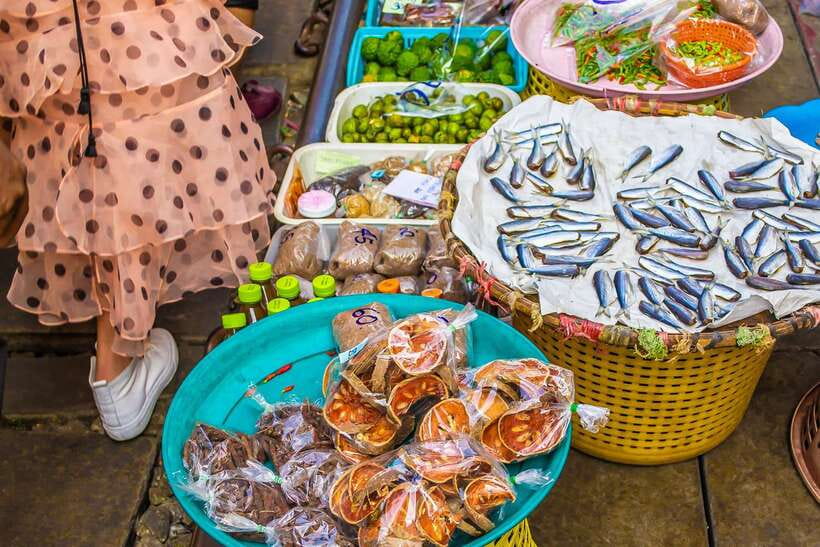 Bangkok: Damnoen Saduak Market and Maeklong Railway Market - Is $25 good value?