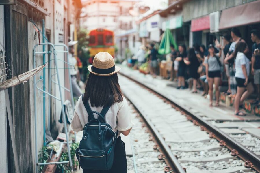 Bangkok: Damnoen Saduak, Train Market & Mahanakhon Day Trip - Why the Maeklong train is worth the early start