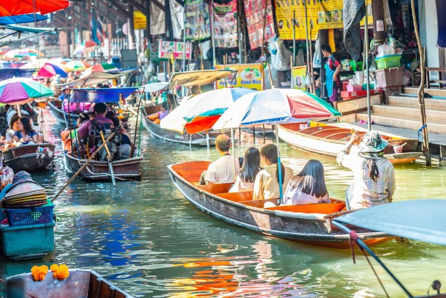 Bangkok: Damnoen Saduak, Train Market & Mahanakhon Day Trip - Cruising the canals at Damnoen Saduak