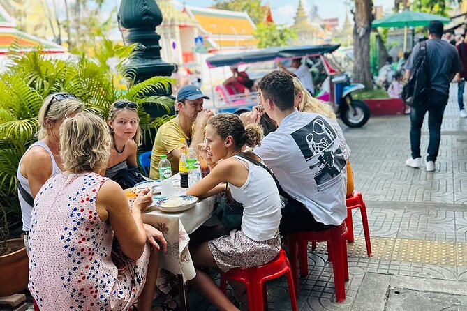 Bangkok Day Tour: Food, Temple & Tuk-Tuk - Why the tuk-tuk format works in Bangkok