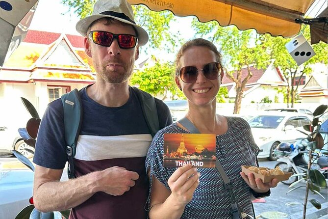 Bangkok Day Tour: Food, Temple & Tuk-Tuk - Talat Noi’s murals and old shophouses