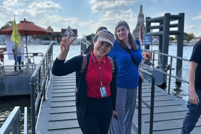 Bangkok Day Tour: Food, Temple & Tuk-Tuk - What the guides add to the morning