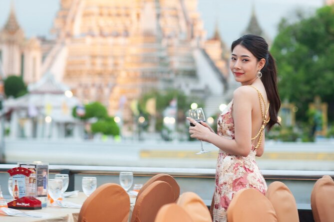 Bangkok Dinner Cruise on the Chao Phraya River - Boarding, seating and the first look at the boat