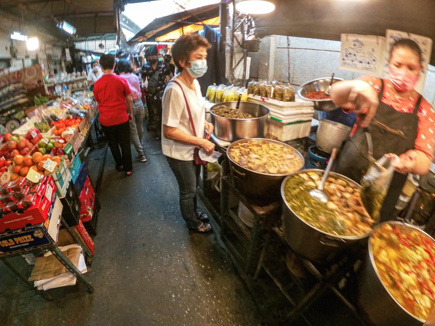 Bangkok: Discover a Taste of Chinatown – 2 Hr Walking Tour - How the guides shape the experience