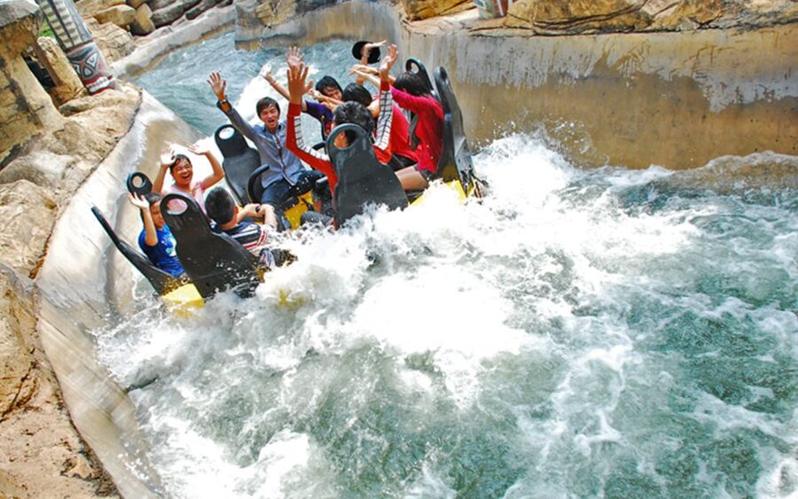 Bangkok: Dream World Entrance Ticket - Snow Town is the park’s strangest change of temperature