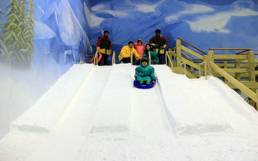 Bangkok: Dream World Entrance Ticket - The parade and family rides fill the gaps