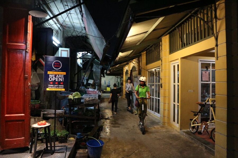 Bangkok: E-Scooter Night Tour with Local Street Food - JP Market and food at street level