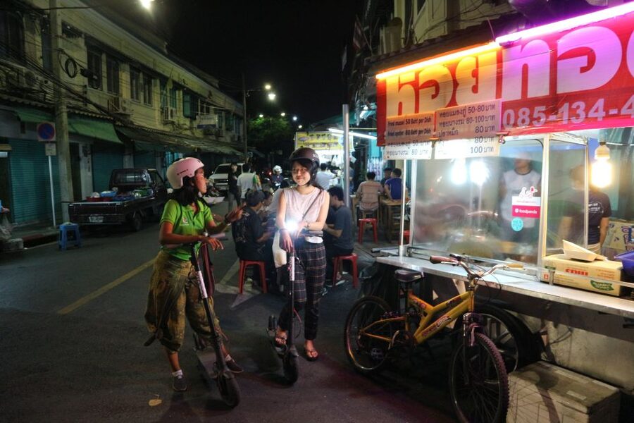 Bangkok: E-Scooter Night Tour with Local Street Food - Wat Suthat, the Giant Swing, and the return route