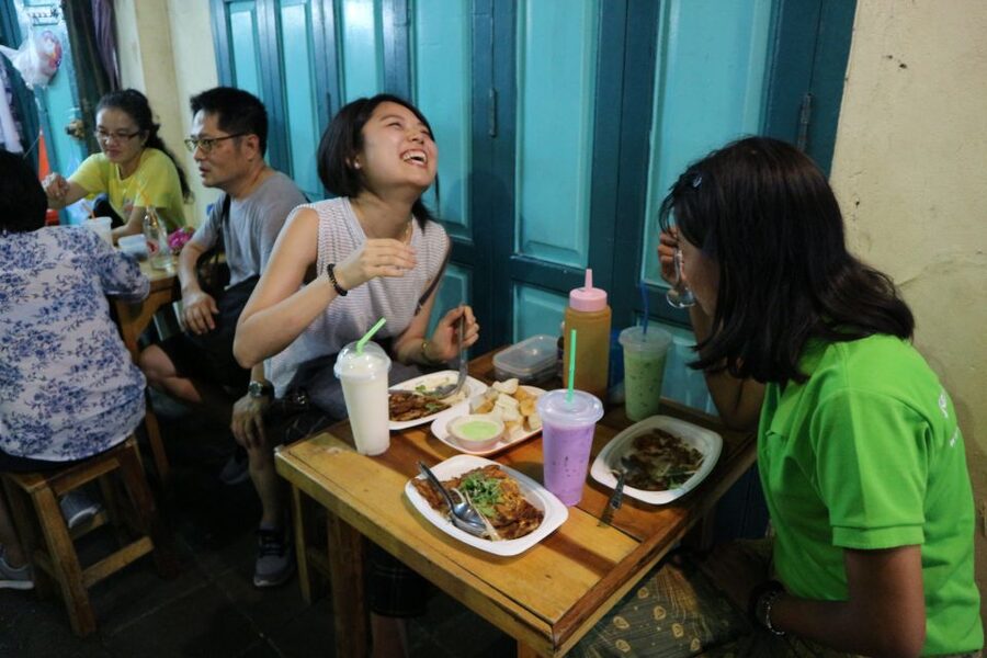 Bangkok: E-Scooter Night Tour with Local Street Food - Safety, comfort, and the honest drawbacks