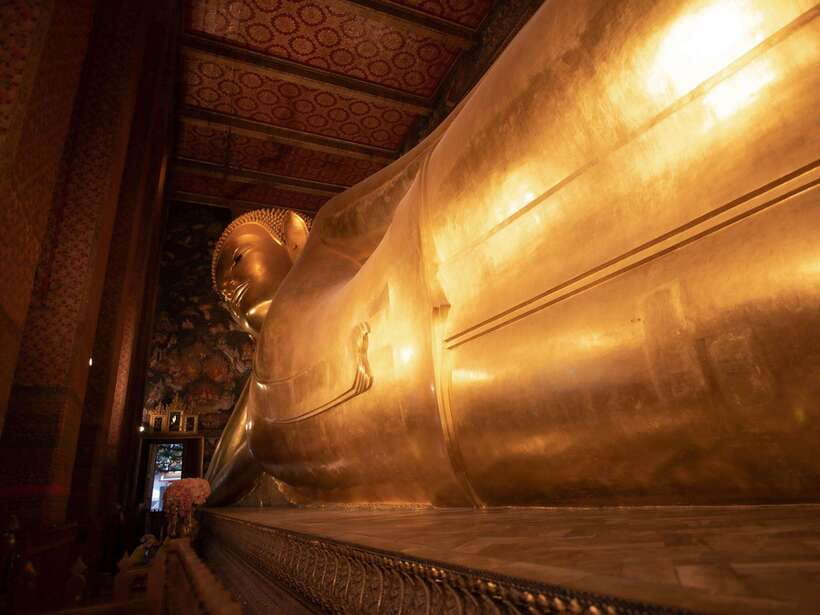 Bangkok: Evening Tour with Wat Arun, Wat Pho & Tuk Tuk Ride - Who should book this evening route?