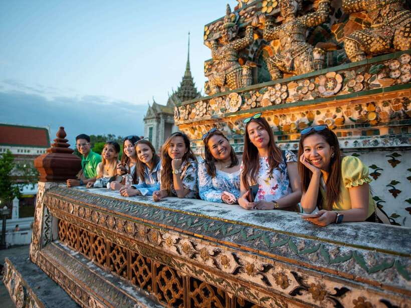 Bangkok: Evening Tour with Wat Arun, Wat Pho & Tuk Tuk Ride - Chinatown after dark, with time to choose your own food