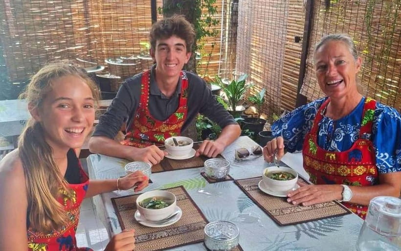 Bangkok: Favourite Thai Flavors Cooking Class by Smart Cook - Cooking Thai food in a family home