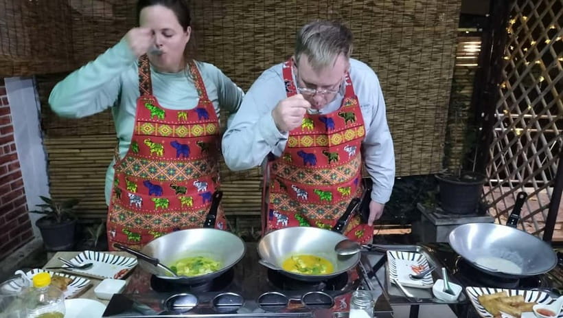 Bangkok: Favourite Thai Flavors Cooking Class by Smart Cook - Who should book this class