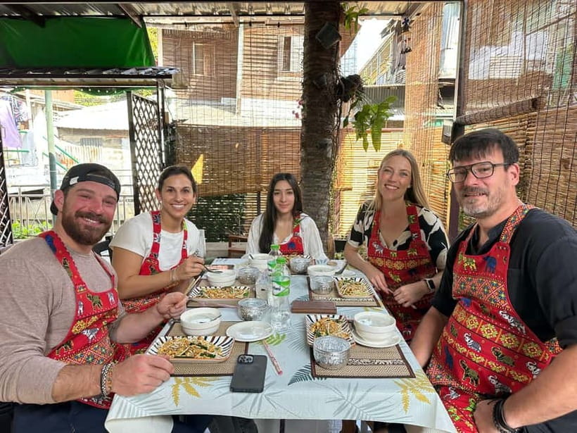 Bangkok: Favourite Thai Flavors Cooking Class by Smart Cook - What happens during the 150-minute class