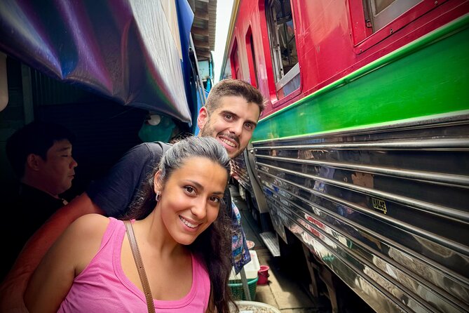 Bangkok: Floating Market and Train Market Experience - Guides, group size, and the day’s pace