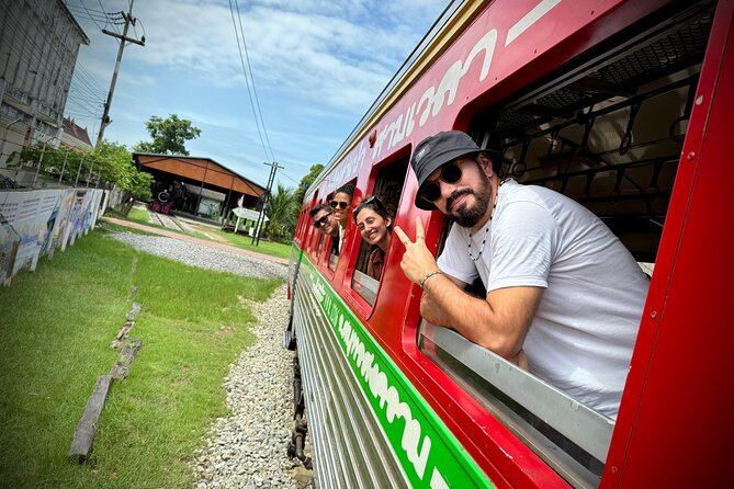 Bangkok: Floating Market and Train Market Experience - Tips for heat, air, and better photos