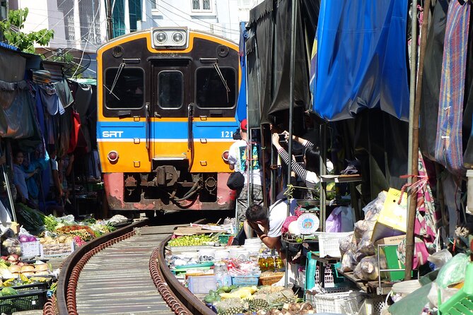 Bangkok: Floating Market and Train Tour with Guide in Spanish and English - The short transfer to Damnoen Saduak