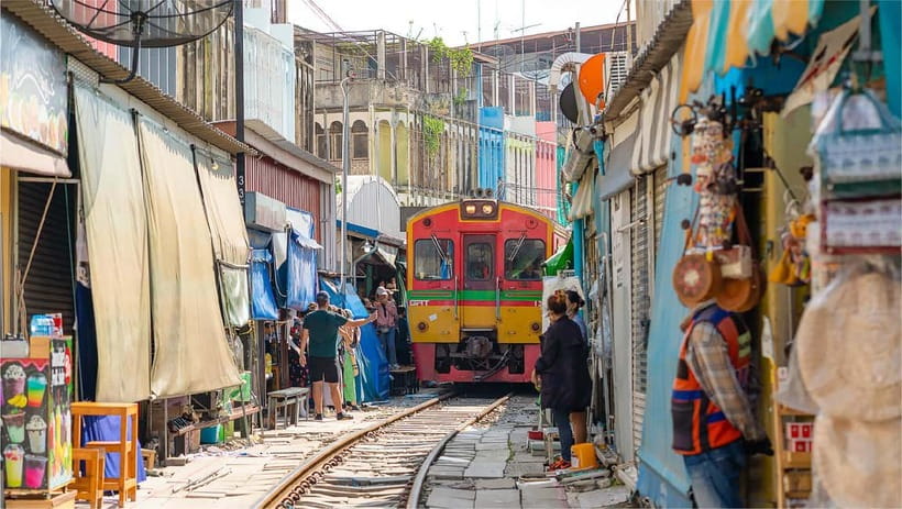 Bangkok: Floating Market, Phra Pathom Pagoda & Cafes Tour - Guides, Transport, and the Day’s Pace